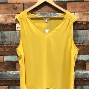 Camisole fluide jaune légèrement transparente