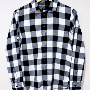 Chemise noire et blanche à carreaux en flanelle