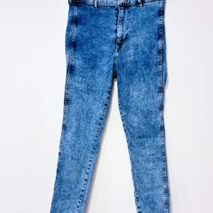 Jeans léger bleu délavé jambe étroite