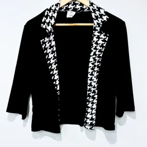 Veste courte noire et blanche motif pied de poule